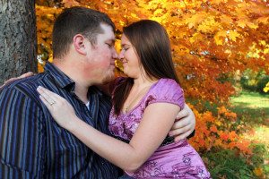 kiss, morton arboretum, fall colors, autumn, engagement