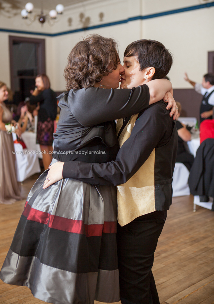 314 Bride Kissing Gay LGBT