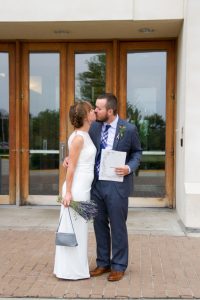 bride groom kiss